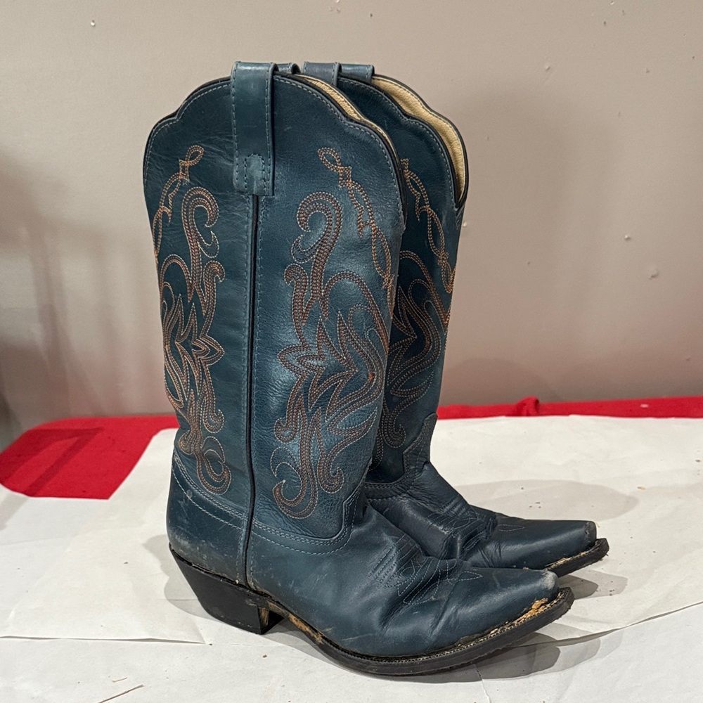 Stylish Blue Embroidered Heeled Boots - image 1